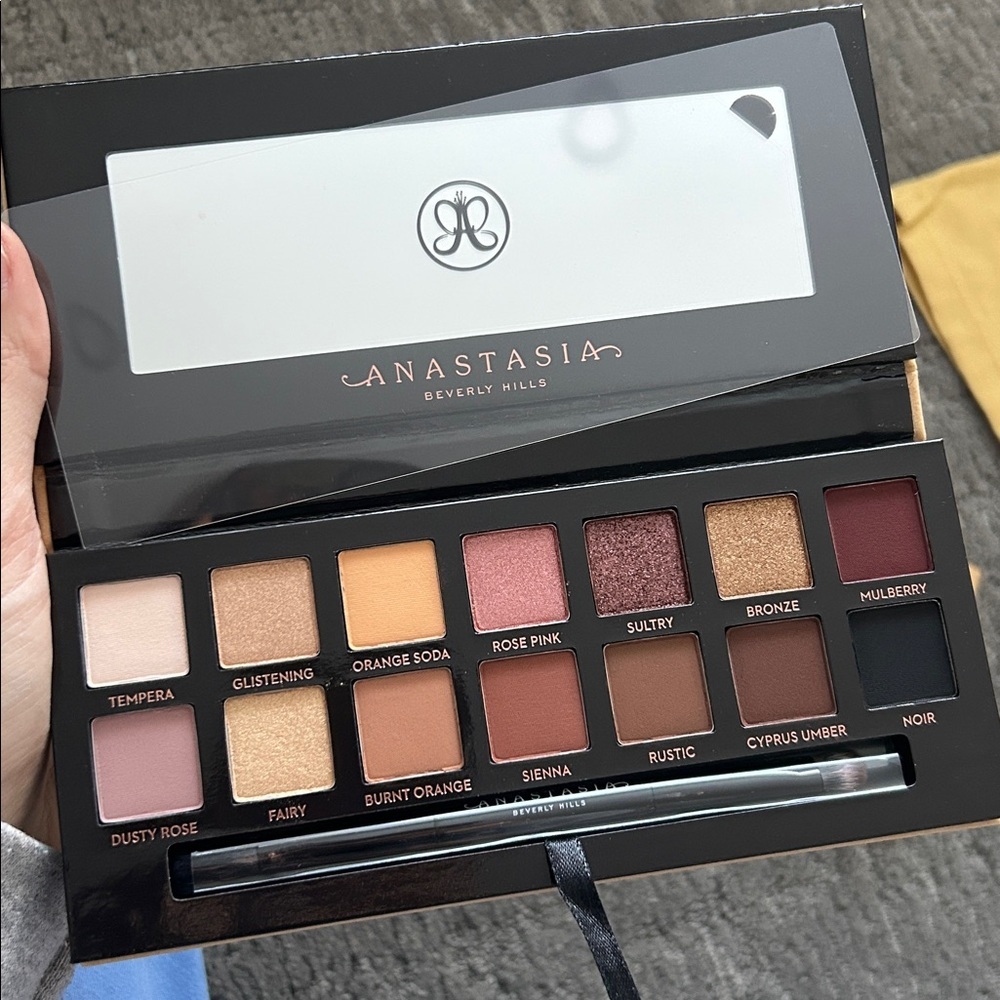 Anastasia Beverly Hills Soft Glam Eyeshadow Palette - Picture 3 of 3